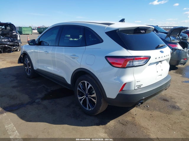 1FMCU0G61NUB90110 Ford ESCAPE SE