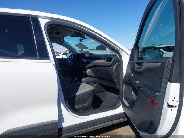 1FMCU0G61NUB90110 Ford ESCAPE SE