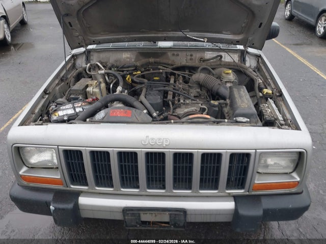 44444099 :رقم المزاد ، 1J4FT48SXYL252258 vin ، 2000 Jeep Cherokee Sport مزاد بيع