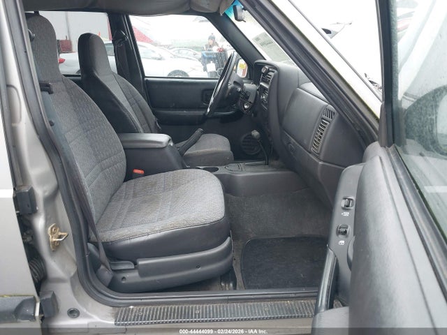 44444099 :رقم المزاد ، 1J4FT48SXYL252258 vin ، 2000 Jeep Cherokee Sport مزاد بيع