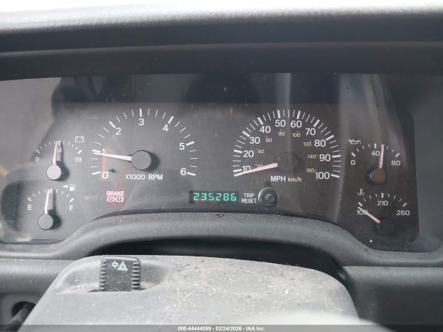 44444099 :رقم المزاد ، 1J4FT48SXYL252258 vin ، 2000 Jeep Cherokee Sport مزاد بيع