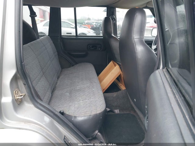 44444099 :رقم المزاد ، 1J4FT48SXYL252258 vin ، 2000 Jeep Cherokee Sport مزاد بيع