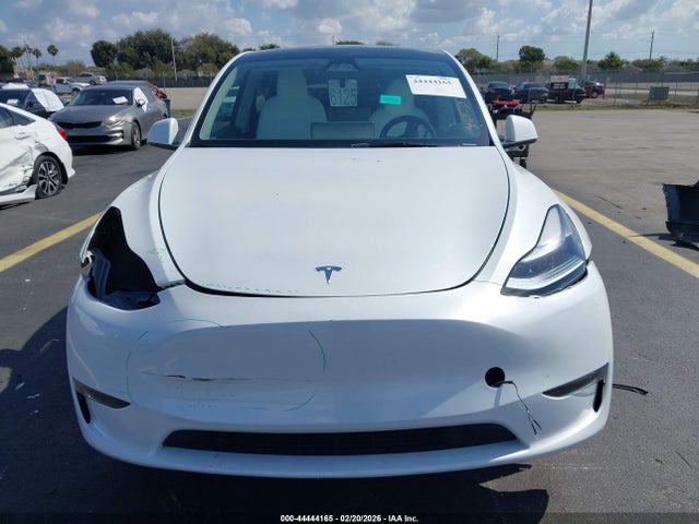 2024 Tesla Model Y Long Range Dual Motor All-wheel Drive მანქანა იყიდება აუქციონზე, vin: 7SAYGDEE9RA320605, აუქციონის ნომერი: 44444165
