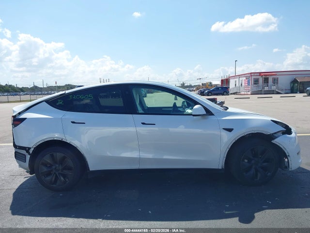 2024 Tesla Model Y Long Range Dual Motor All-wheel Drive მანქანა იყიდება აუქციონზე, vin: 7SAYGDEE9RA320605, აუქციონის ნომერი: 44444165