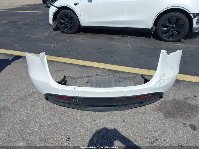 2024 Tesla Model Y Long Range Dual Motor All-wheel Drive მანქანა იყიდება აუქციონზე, vin: 7SAYGDEE9RA320605, აუქციონის ნომერი: 44444165