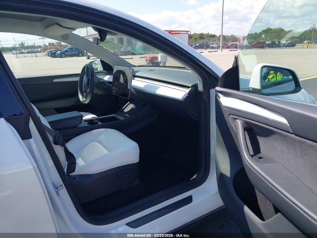 2024 Tesla Model Y Long Range Dual Motor All-wheel Drive მანქანა იყიდება აუქციონზე, vin: 7SAYGDEE9RA320605, აუქციონის ნომერი: 44444165