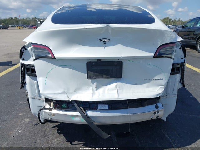 2024 Tesla Model Y Long Range Dual Motor All-wheel Drive მანქანა იყიდება აუქციონზე, vin: 7SAYGDEE9RA320605, აუქციონის ნომერი: 44444165