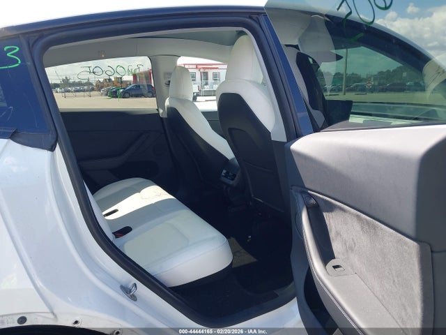 2024 Tesla Model Y Long Range Dual Motor All-wheel Drive მანქანა იყიდება აუქციონზე, vin: 7SAYGDEE9RA320605, აუქციონის ნომერი: 44444165