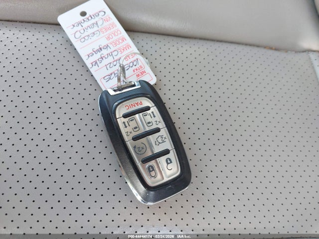 44444174 :رقم المزاد ، 2C4RC1DG3MR515713 vin ، 2021 Chrysler Voyager Lxi مزاد بيع