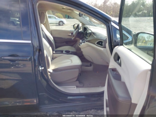 44444174 :رقم المزاد ، 2C4RC1DG3MR515713 vin ، 2021 Chrysler Voyager Lxi مزاد بيع