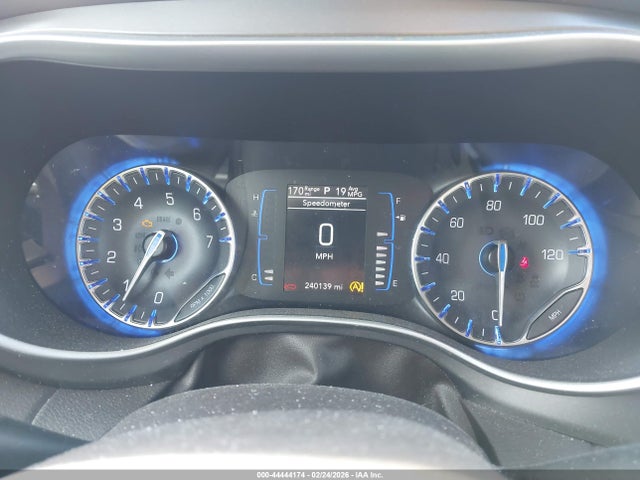 44444174 :رقم المزاد ، 2C4RC1DG3MR515713 vin ، 2021 Chrysler Voyager Lxi مزاد بيع