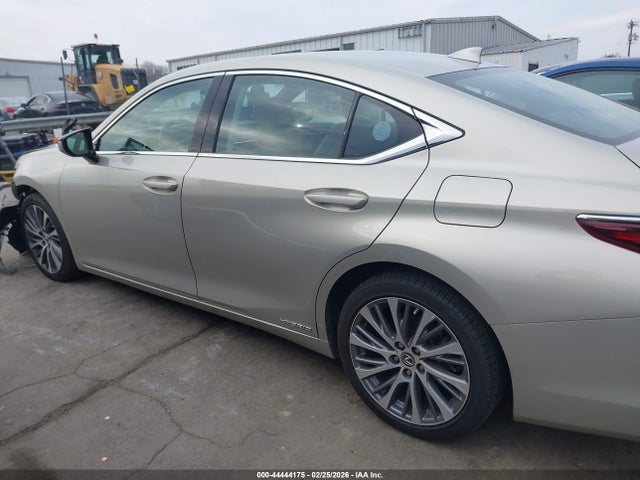 44444175 :رقم المزاد ، 58ADA1C10MU005632 vin ، 2021 Lexus Es 300h مزاد بيع