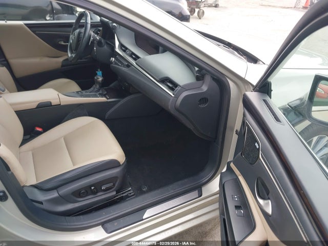 44444175 :رقم المزاد ، 58ADA1C10MU005632 vin ، 2021 Lexus Es 300h مزاد بيع