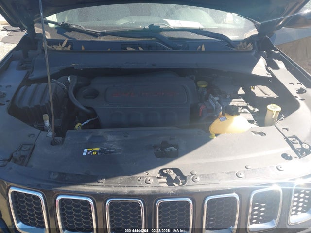 44444204 :رقم المزاد ، 3C4NJCBB8JT488766 vin ، 2018 Jeep Compass Sun And Wheel Fwd مزاد بيع