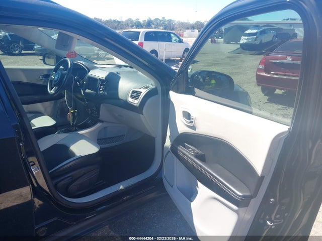 44444204 :رقم المزاد ، 3C4NJCBB8JT488766 vin ، 2018 Jeep Compass Sun And Wheel Fwd مزاد بيع