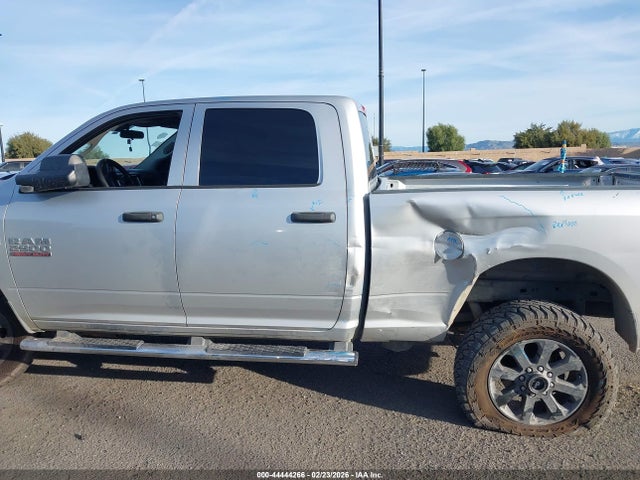 3C6UR5CJ5HG537972 RAM 2500 Tradesman 4x4 6&#039;4 Box