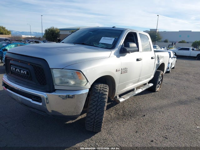 3C6UR5CJ5HG537972 RAM 2500 Tradesman 4x4 6&#039;4 Box