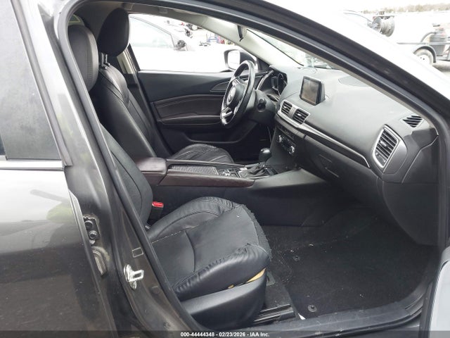 44444348 :رقم المزاد ، 3MZBN1W31JM158330 vin ، 2018 Mazda Mazda3 Grand Touring مزاد بيع