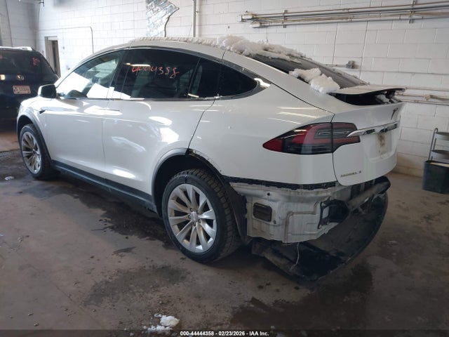 2018 TESLA MODEL X 5YJXCDE25JF130169 Photo 2