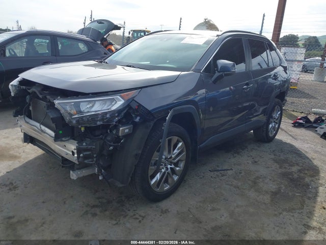 2T3C1RFV9LW070579 Toyota Rav4 Xle Premium