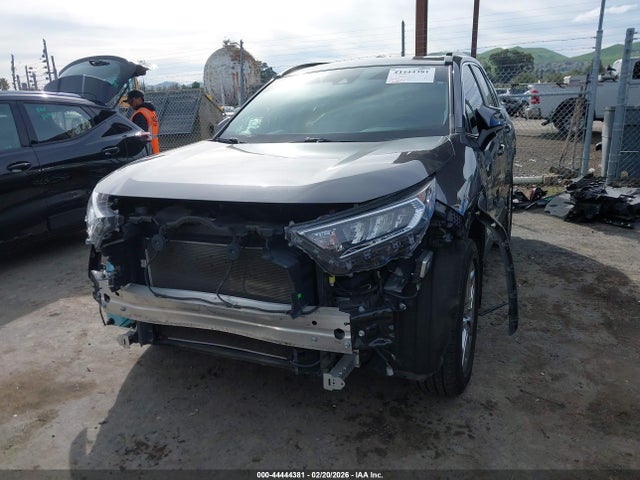 2T3C1RFV9LW070579 Toyota Rav4 Xle Premium