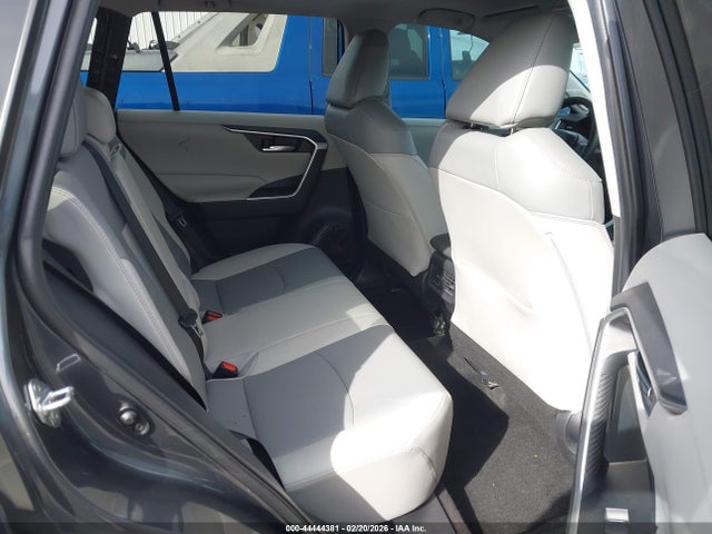 2T3C1RFV9LW070579 Toyota Rav4 Xle Premium