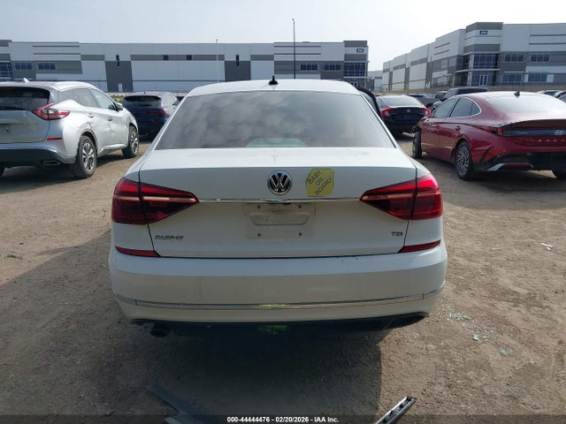 Продаж на аукціоні авто 2017 Volkswagen Passat 1.8t R-line, vin: 1VWDT7A39HC039753, номер лоту: 44444476