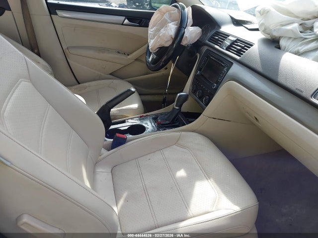 2015 Volkswagen Passat 1.8t Limited Edition მანქანა იყიდება აუქციონზე, vin: 1VWAT7A31FC095427, აუქციონის ნომერი: 44444526