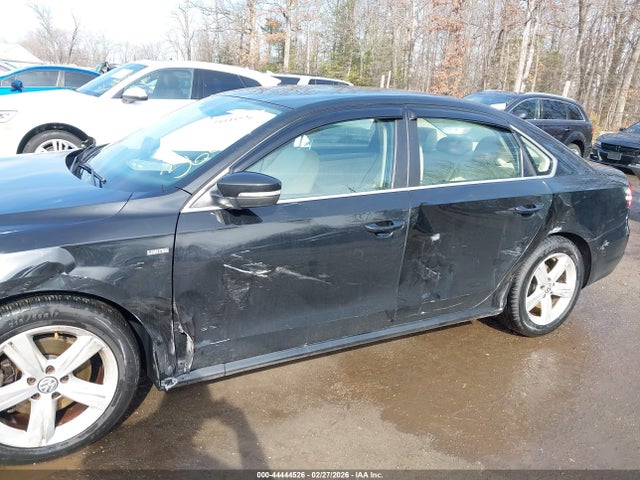 2015 Volkswagen Passat 1.8t Limited Edition მანქანა იყიდება აუქციონზე, vin: 1VWAT7A31FC095427, აუქციონის ნომერი: 44444526