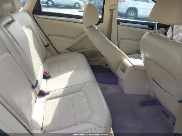 2015 Volkswagen Passat 1.8t Limited Edition მანქანა იყიდება აუქციონზე, vin: 1VWAT7A31FC095427, აუქციონის ნომერი: 44444526