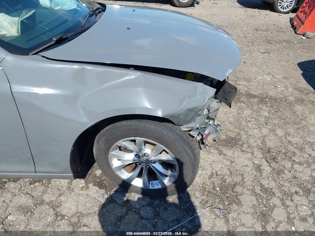 2018 Chrysler 300 Touring მანქანა იყიდება აუქციონზე, vin: 2C3CCAAG3JH320369, აუქციონის ნომერი: 44444689