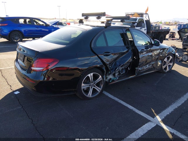 2018 MERCEDES-BENZ E 300 WDDZF4JB8JA395821 Photo 3