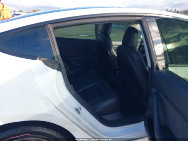 2021 Tesla Model 3 Standard Range Plus Rear-wheel Drive მანქანა იყიდება აუქციონზე, vin: 5YJ3E1EA5MF930442, აუქციონის ნომერი: 44444911