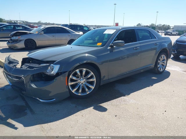 2018 Chrysler 300 Touring L მანქანა იყიდება აუქციონზე, vin: 2C3CCAAG8JH203810, აუქციონის ნომერი: 44444975