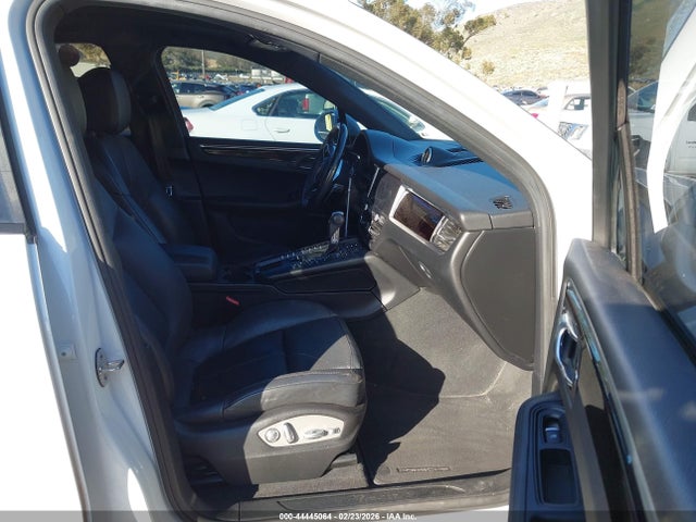 2019 PORSCHE MACAN WP1AA2A55KLB00229 Photo 4