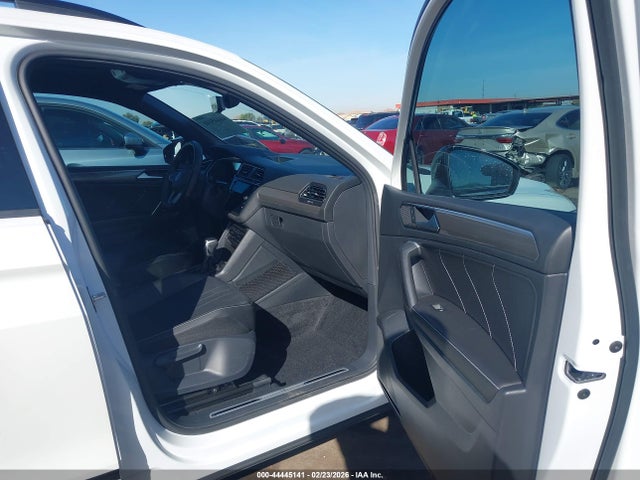 3VVCB7AX9PM109125 Volkswagen Tiguan 2.0t Se R-line Black