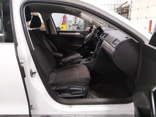 1VWAT7A30HC003078 Volkswagen Passat 1.8t S