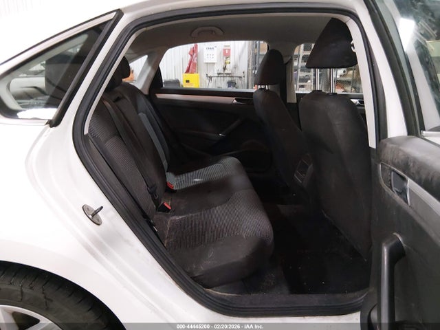 1VWAT7A30HC003078 Volkswagen Passat 1.8t S