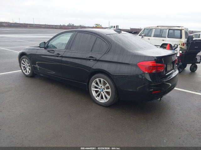 2016 BMW 320I WBA8A9C57GK618715 Photo 2