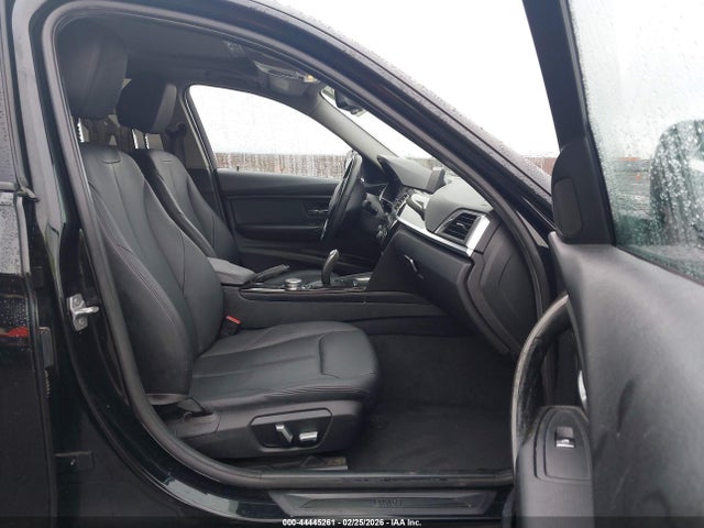 2016 BMW 320I WBA8A9C57GK618715 Photo 4