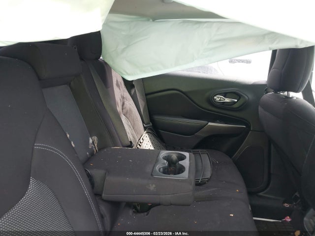 1C4PJLCB4KD171209 Jeep Cherokee Latitude Fwd