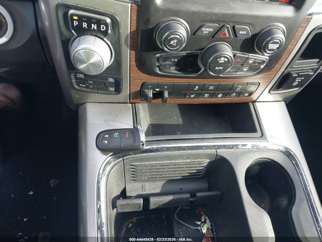 1C6RR7NM5JS231961 RAM 1500 Laramie 4x4 5&#039;7 Box