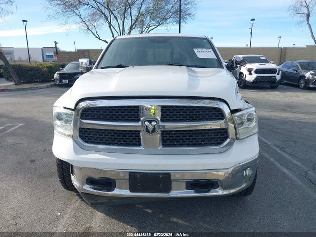 1C6RR7NM5JS231961 RAM 1500 Laramie 4x4 5&#039;7 Box