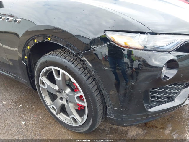 2017 MASERATI LEVANTE ZN661XUS3HX238647 Photo 5