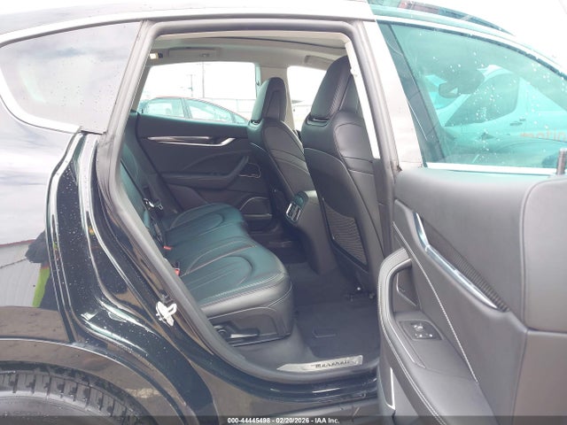 2017 MASERATI LEVANTE ZN661XUS3HX238647 Photo 7