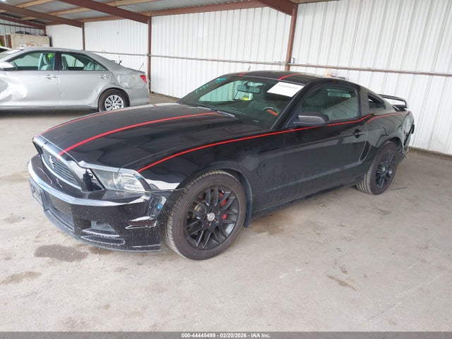Ford Mustang V6 2014 1ZVBP8AM4E5313757 Image 2