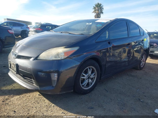 Toyota Prius Three 2014 JTDKN3DU8E1764172 Image 2
