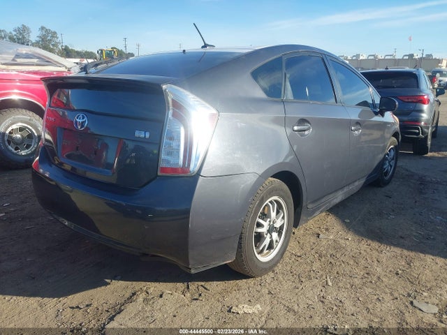Toyota Prius Three 2014 JTDKN3DU8E1764172 Image 4