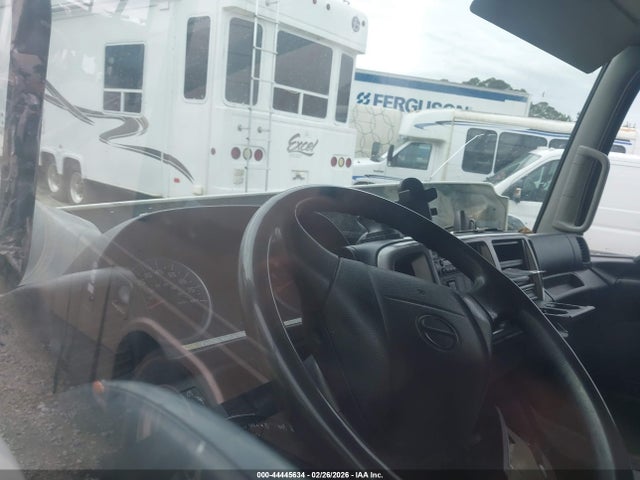 44445634 :رقم المزاد ، 5PVNE8JT5B4S53826 vin ، 2011 Hino 258/268 مزاد بيع