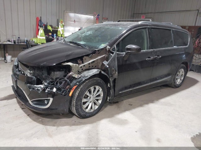 Продажа на аукционе авто 2019 Chrysler Pacifica Touring L, vin: 2C4RC1BG4KR609017, номер лота: 44445694